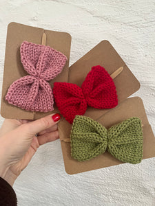 Knitted bow accessory