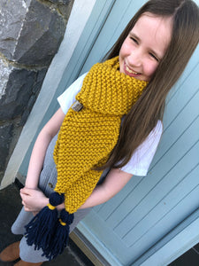 Scothóg easy chunky knit tapered tassel scarf pattern for beginners